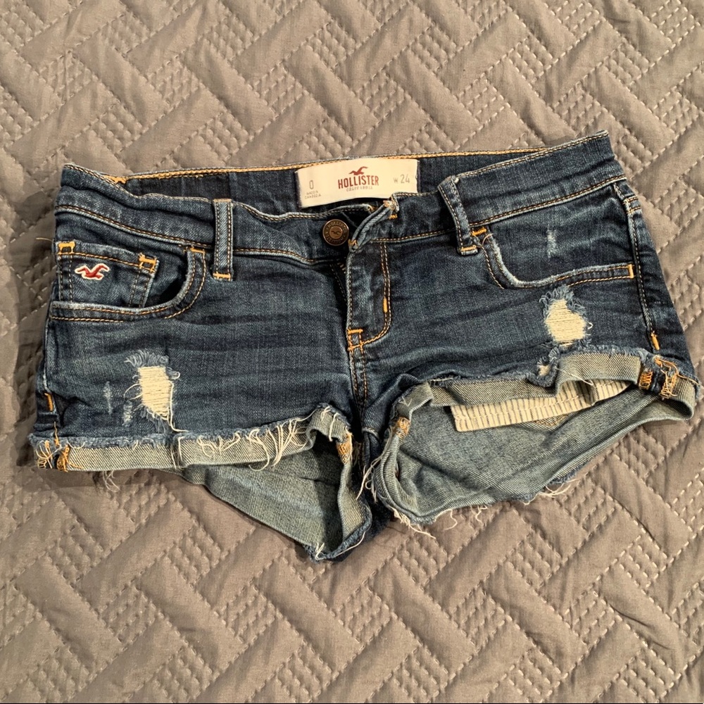Hollister Daisy Dukes shorts